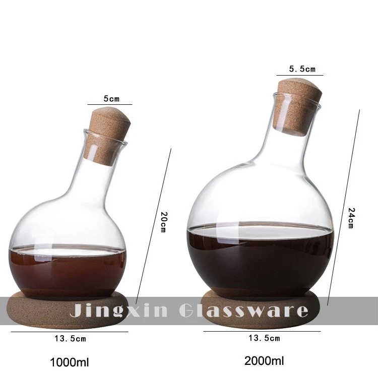 Jarra de vinho tinto em vidro